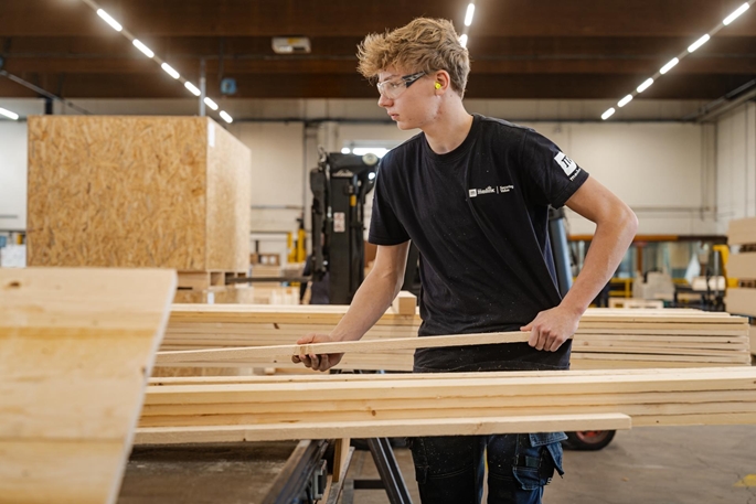 Daan (Stagiair kistenfabriek)